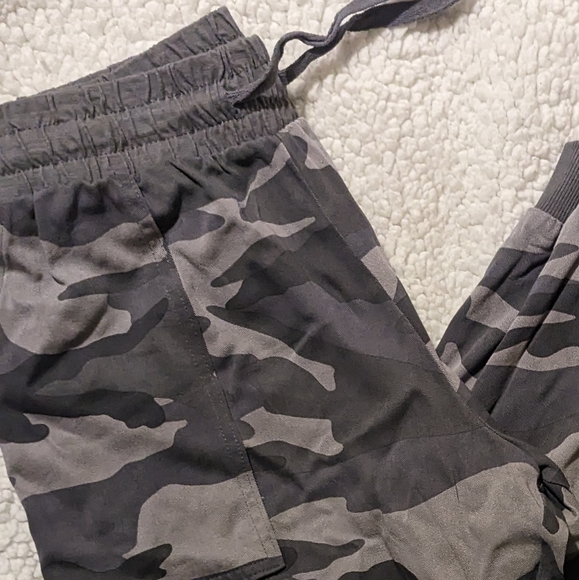 EUC Splendid grey black 100% rayon oversized cargo pockets elastic drawstring - Picture 2 of 8